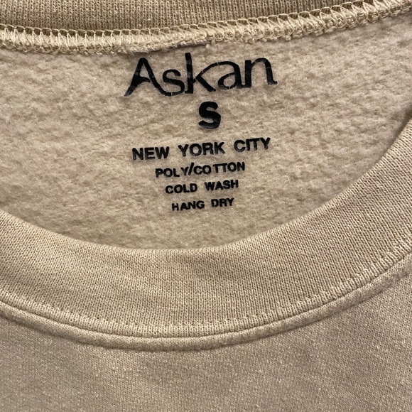 New York City Street Art on a crewneck sweater - Picture 4 of 4